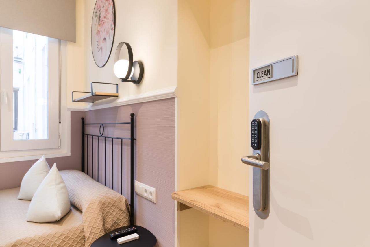 Hostal Evoke Madrid Exterior photo
